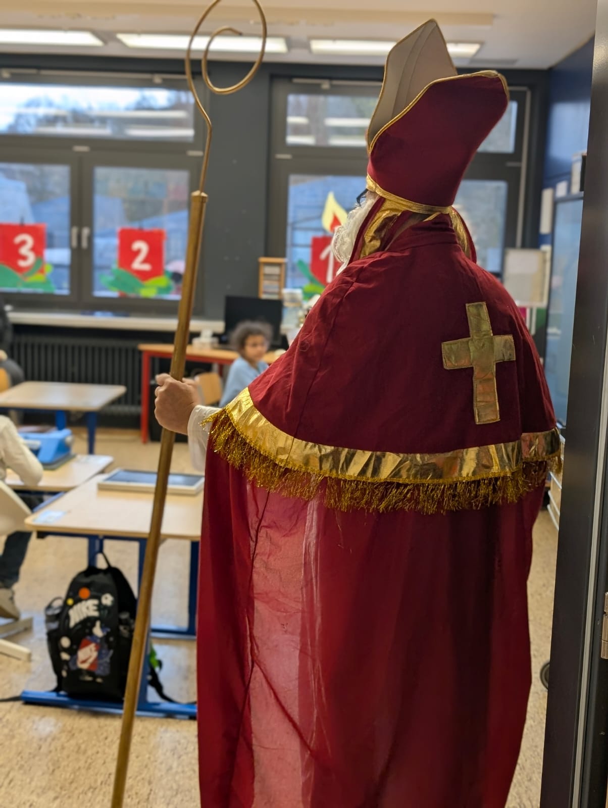 Nikolaus%20von%20hinten%20in%20der%20Klasse